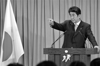 17日，東京自民黨總部大樓，安倍晉三勝選后召開新聞發布會。