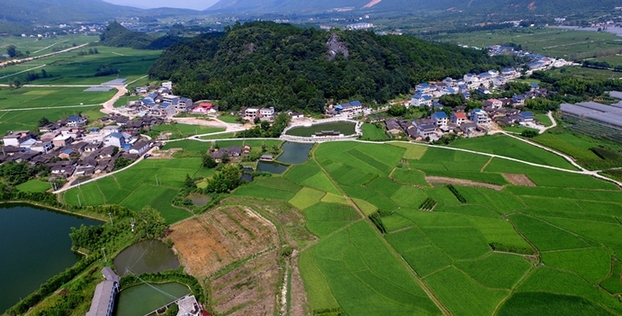 航拍福建清流林畬：紅土地上崛起“新農村”